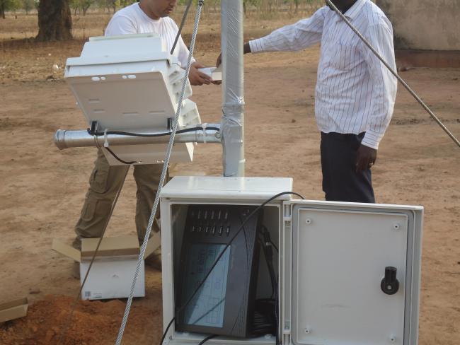 Installation d'une station agro-météorologique par le Projet REP-Sahel par l'OSS