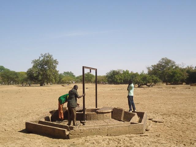 Photo 8 : Puits pastoral pérenne du fait de la recharge de la nappe phréatique par la zone humide dans le village de Nogodoum