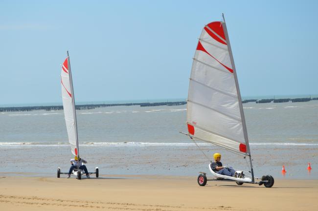 Char à voile sur une plage vendéenne