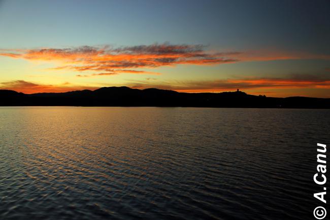 Tramonto su
Posada dallo
stagno Longu