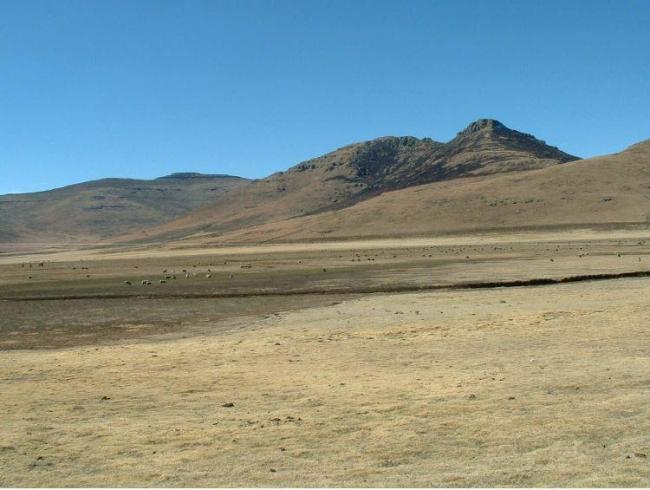 Lets'eng-la-Letsie: south facing north