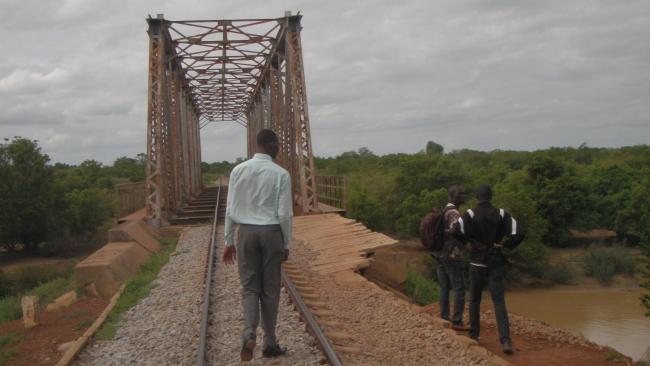 Photo 8: Passage du chemin de fer sur le principal cours d'eau dans le site Ramsar