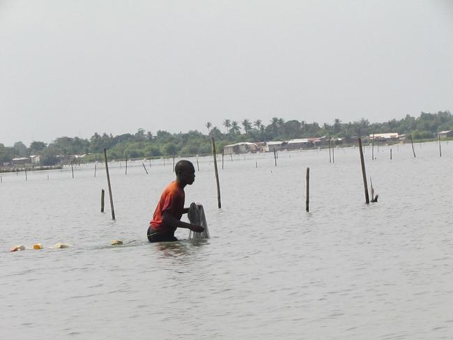 Pêcheur sur le Lac Ahémé