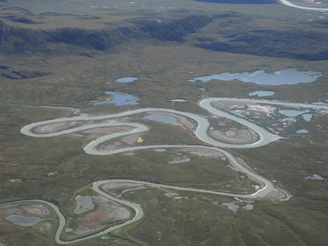 Meandering rivers,ponds, lakes and marshes are typical for this site.